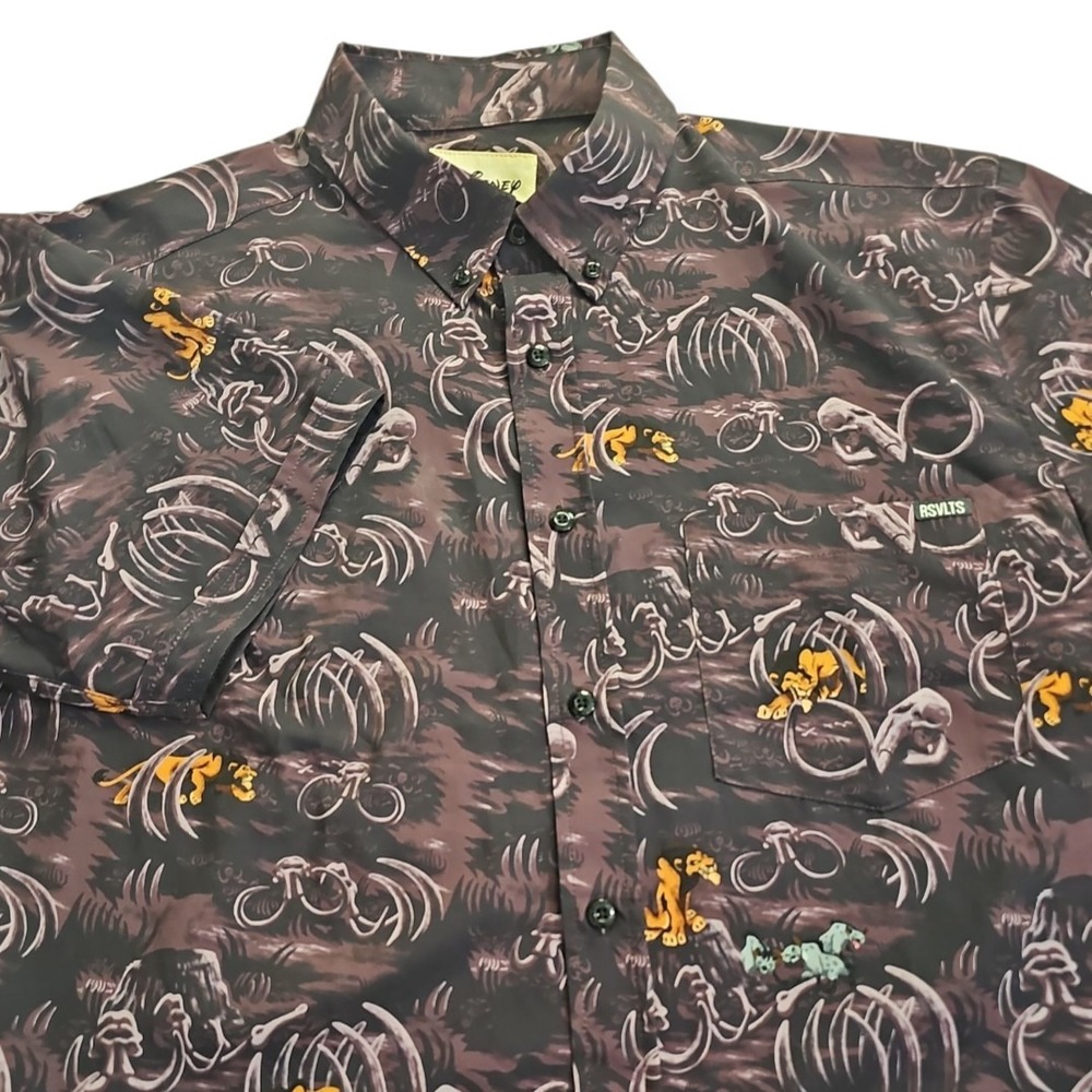 RSVLTS Men's Medium - Elephant Graveyard - Lion‎ King Disney Villains Scar